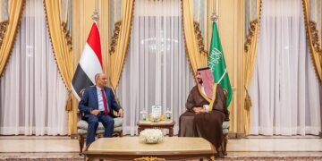 رئيس الوزراء  يبحث مع وزير الدفاع السعودي  احتياجات الحكومة