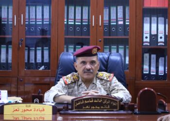 البحر ينفي شائعة شراء قائد محور تعز لمصنع هزاع طه