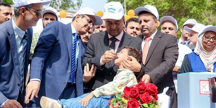 رئيس الوزراء يدشن الجولة الأولى من حملة التحصين ضد شلل الأطفال