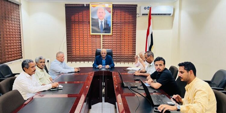 وزير المياه والبيئة يترأس اجتماعاً تشاورياً مع شركاء التنمية