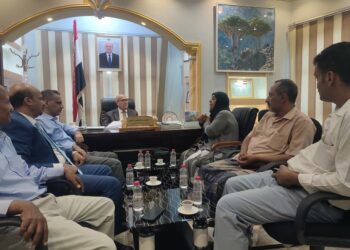 وزير الإدارة المحلية يناقش سبل تعزيز عمل صندوق النظافة والتحسين بمحافظة تعز