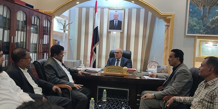 وزير الإدارة المحلية يناقش اوضاع احتياجات محافظة المهرة