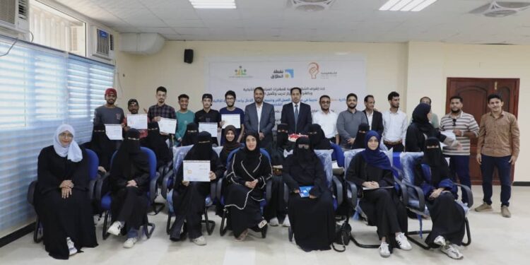 البكري يكّرم المشاركين في دورة “مفاهيم العمل الحر وتنمية مصادر الدخل”