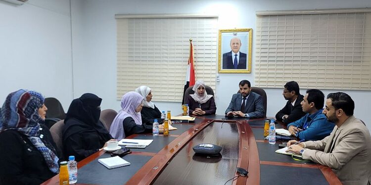 اجتماع   يناقش آلية تصنيف المنشآت الصناعية والتجارية المتوسطة والصغيرة والأصغر