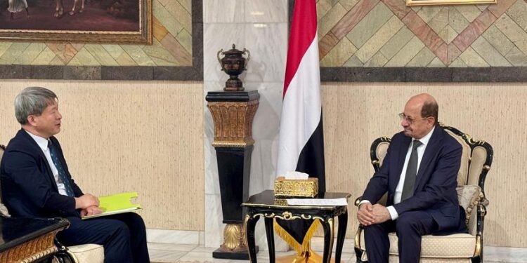 وزير الخارجية يبحث مع السفير الكوري سبل تعزيز العلاقات الثنائية بين البلدين