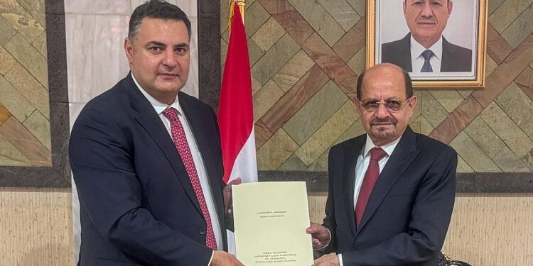 نشاط مكثف لوزير الخارجية  بلقاءات مع السفيره الفرنسيه ومسئول الشركات ببرنامج الاغذيه