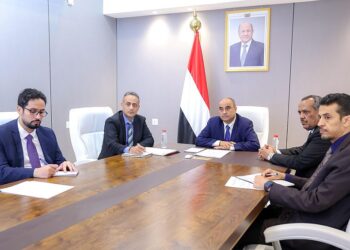 رئيس الوزراء يناقش مع السفيرة البريطانية تطورات الأوضاع وبرامج التعاون بين البلدين