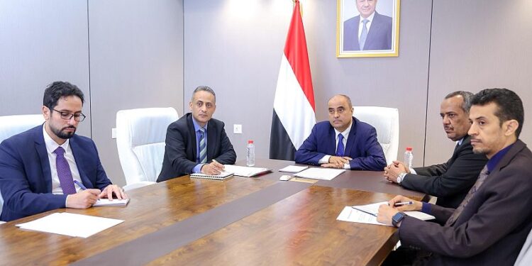 رئيس الوزراء يناقش مع السفيرة البريطانية تطورات الأوضاع وبرامج التعاون بين البلدين