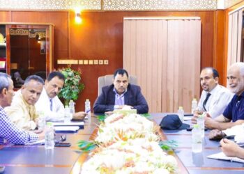 اجتماع يناقش سير العمل في مشروع إنشاءات ميناء الصيد السمكي