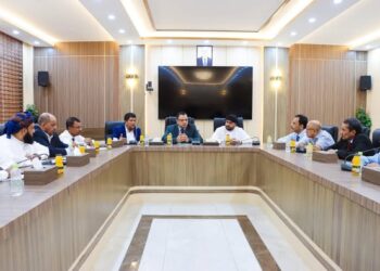 السقطري والحريزي يناقشان مشاريع التنمية ة بالمهرة