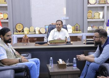 وكيل حضرموت يبحث تدخلات برنامج الغذاء في قطاعي المياه والزراعة