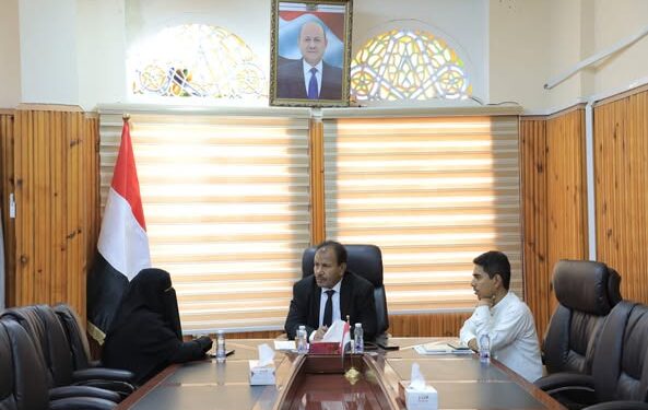 وكيل حضرموت يطلع على مشروع “بداية” لإعادة إدماج السجينات وأسرهن