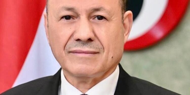 العليمي يغادر عدن لإجراء مشاورات مع الشركاء الاقليميين والدوليين