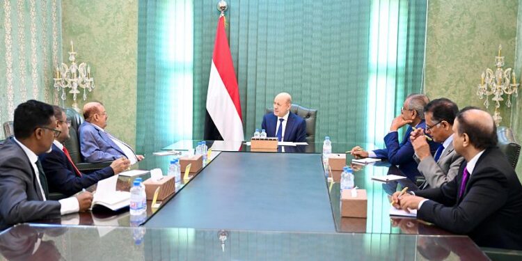 العليمي : الاستجابة المسؤولة لاحتياجات المواطنين ابرز تحديات المرحله