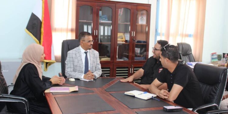 امين حضرموت يطّلع على  البرنامج التدريبي لتأهيل الفتيات في المجالات الرقمية والتقنية