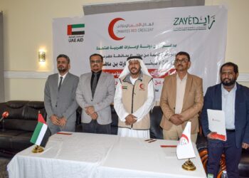 العمقي  يسلّم سيارات دعم للإدارات الخدمية بحضرموت