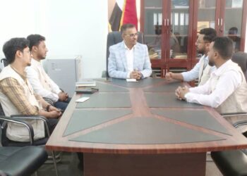 أمين حضرموت يناقش التدخلات التنموية للمؤسسة الطبية الميدانية