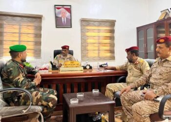 قائد محور الغيضة يناقش تعزيز الجاهزية لكتيبة الاحتياط