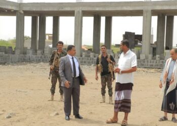 وكيل الحديدة يتفقد مشروع إنشاء إصلاحية السجناء بالخوخة