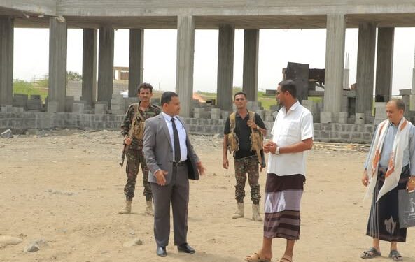 وكيل الحديدة يتفقد مشروع إنشاء إصلاحية السجناء بالخوخة