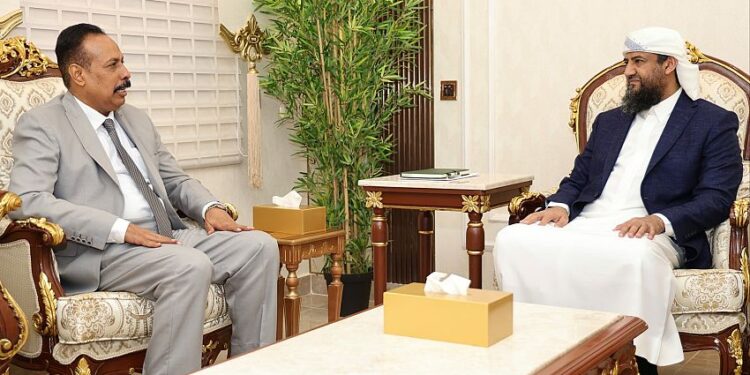 المحرّمي يشدد على أولوية  عدن في تنفيذ مشاريع الطرق