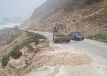 تواصل أعمال إعادة تأهيل طريق حوف – الغيضة بالمهره