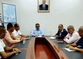 اليمنية تستعرض خطط التوسعة وتحديث الخدمات بالشركة