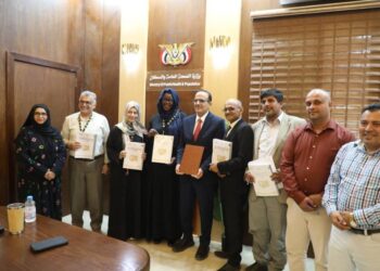 وزير الصحة يوقّع إستراتيجية زيادة الإقبال على التطعيم و تأهيل 280 متطوعة لحملة شلل الاطفال