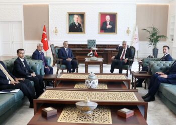 وزير الصحة يبحث مع نظيره التركي تفعيل بروتوكولات التعاون الصحي