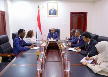 رئيس الوزراء يبحث خطط ومشاريع البرنامج الانمائي والتنسيق لحشد التمويلات