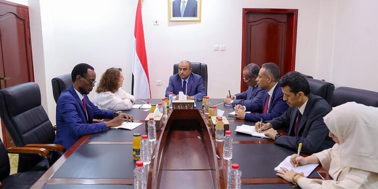 رئيس الوزراء يبحث خطط ومشاريع البرنامج الانمائي والتنسيق لحشد التمويلات