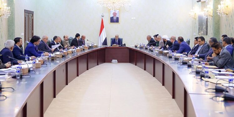 مجلس الوزراء يناقش التطورات الراهنة والأوضاع الخدمية ويستعرض تقرير البنك المركزي