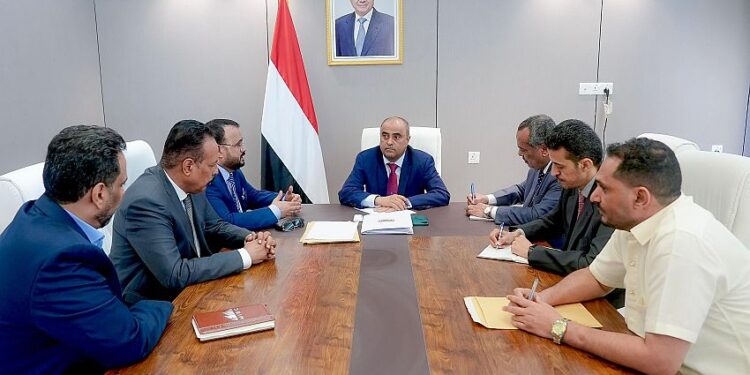 رئيس الوزراء يوجه صندوق صيانة الطرق بالانتقال لمرحلة جديدة من العمل المؤسسي