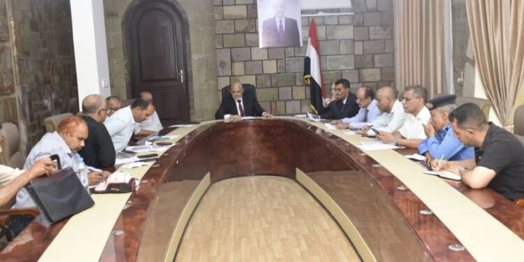اجتماع بتعز يناقش الإجراءات الطارئة لتوفير المياه