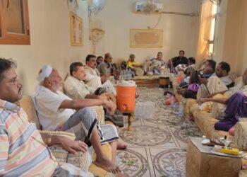 اجتماع   في حيس يطالب بفتح طريق الجراحي وإنهاء حصار الحوثيين