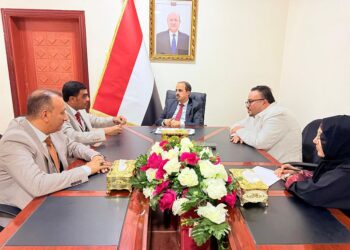 الإرياني يناقش مع وكيل سقطرى تحضيرات الموسم السياحي