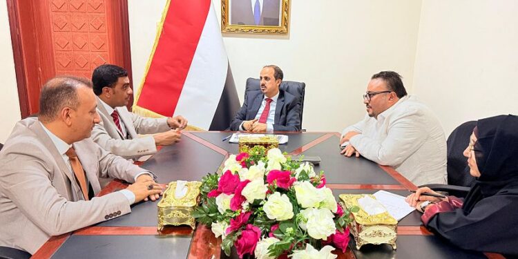 الإرياني يناقش مع وكيل سقطرى تحضيرات الموسم السياحي