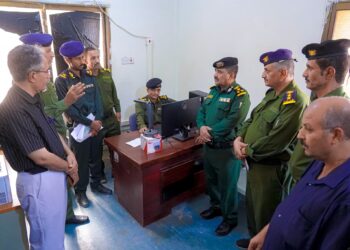 مدير شرطة شبوة يدشّن نظام السجل المدني الإلكتروني بإدارة الأحوال المدنية