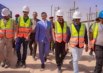 بن الوزير يتفقد سير العمل في عدد من المشاريع الخدمية بمدينة عتق