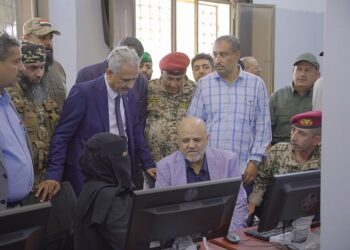 تدشين مشروع طاقة شمسية ومعمل حاسوب في فرع جامعة تعز بالتربة