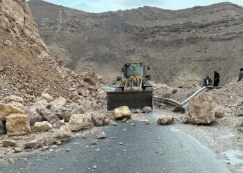 إعادة فتح طريق نشطون – الأنفاق في المهرة بعد اغلاقه مؤقتاً