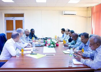 لقاء في عدن يناقش تداعيات تراجع التمويلات الدولية لمشاريع قطاعي الزراعة والثروة السمكية