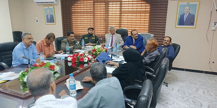 تنفيذي لحج يناقش تقريرَي الضرائب واستعدادات الموسم الزراعي الجديد