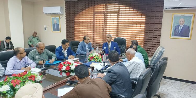 محافظ لحج يناقش مشاريع البرنامج الاستثماري للنصف الاول من العام الحالي