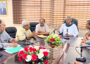 محافظ لحج يناقش الخطة التنموية للمقاطرة ويتفقد مستشفى ابن خلدون   بالحوطة