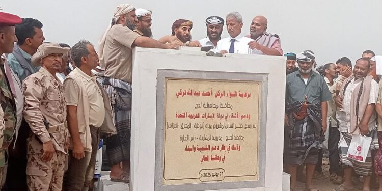 محافظ لحج يدشن مشاريع تنموية في قطاعات المياه والصحة والأسماك بالمضاربة ورأس العارة