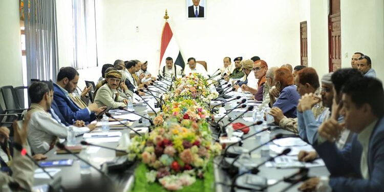 تنفيذي مأرب يناقش مخالفات السوق الدوائي والاستعدادات للعام الدراسي