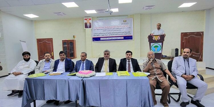 ورشة عمل تشاورية  حول معالجة آثار إعصار “تيج” بالمهرة