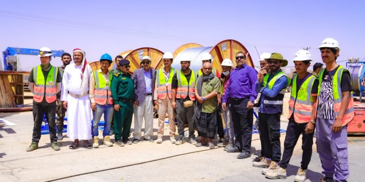 هشلة يطلع على تنفيذ مشروع محطة الطاقة الشمسية في شبوة