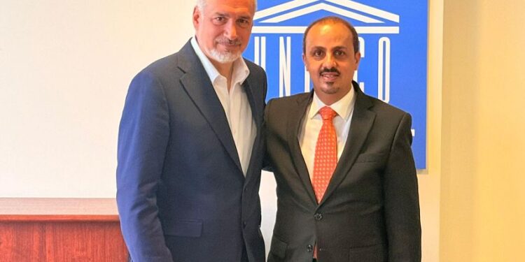 الارياني لنائب مدير اليونسكو:يجب تصعيد قضية اختطاف الحوثي لموظفيها